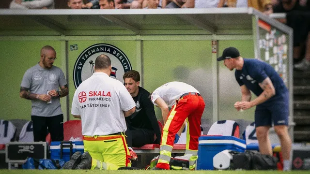 SKALA Paramedics medics treating a player at the sideline at SV Tasmania Berlin